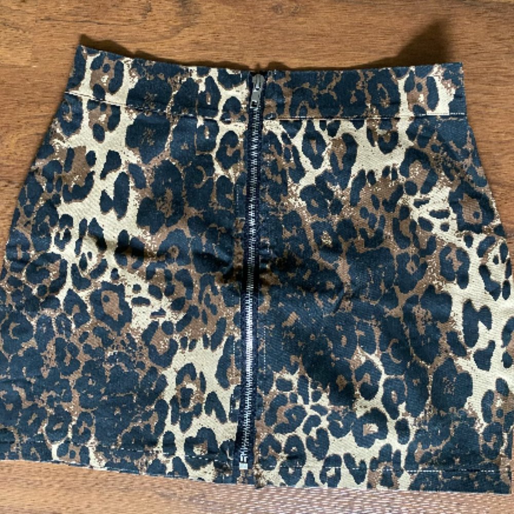 PRETTY LITTLE THING LEOPARD ZIP UP SKIRT
